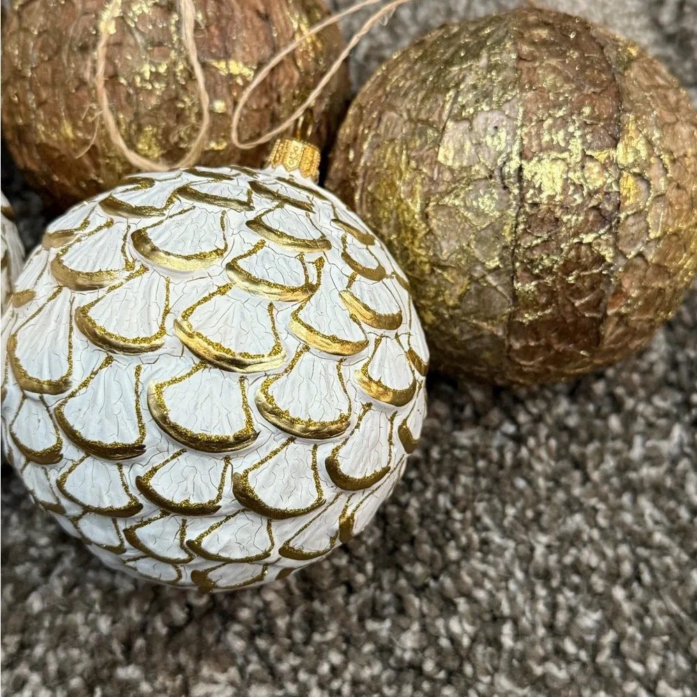 Vintage Trimsetter Style Gilded Gold Veined Christmas Ornaments 5pc